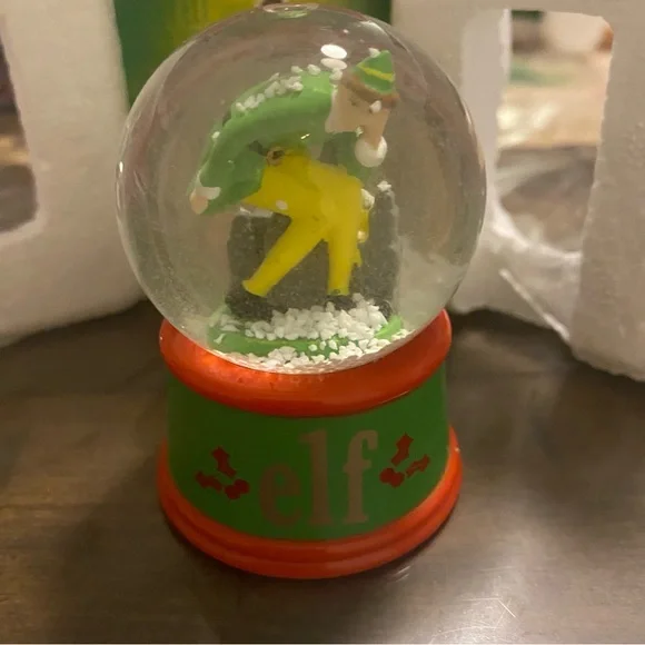Elf snow globe decoration - Picture 1 of 5